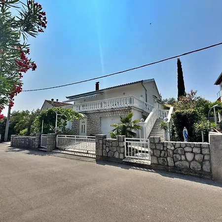 Πανσιόν Zlatica 3*