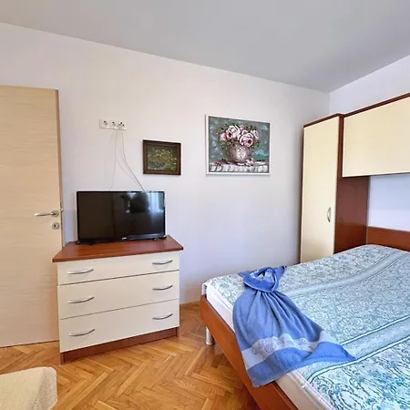 Zlatica Πανσιόν 3*