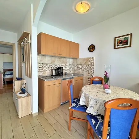 Zlatica Πανσιόν 3*